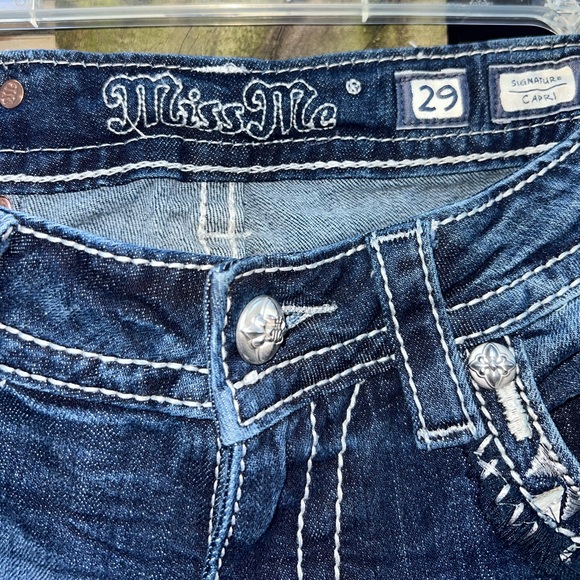 Miss Me Signature Capri - Picture 6 of 8